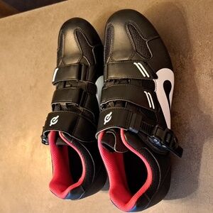 Peloton cycling shoes for Peloton bike color: Black Size: 43 eur 9.5 US
